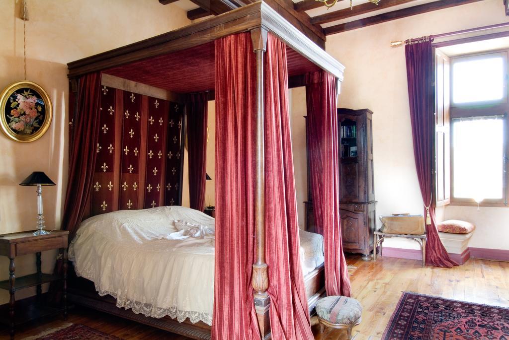 Chateau De La Roche Martel Bed and Breakfast Roiffé Værelse billede