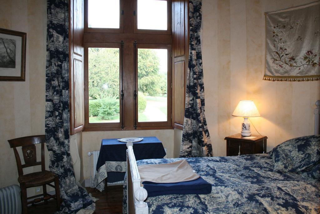 Chateau De La Roche Martel Bed and Breakfast Roiffé Værelse billede