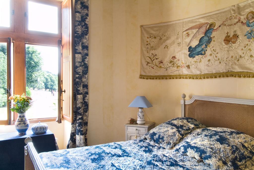 Chateau De La Roche Martel Bed and Breakfast Roiffé Værelse billede